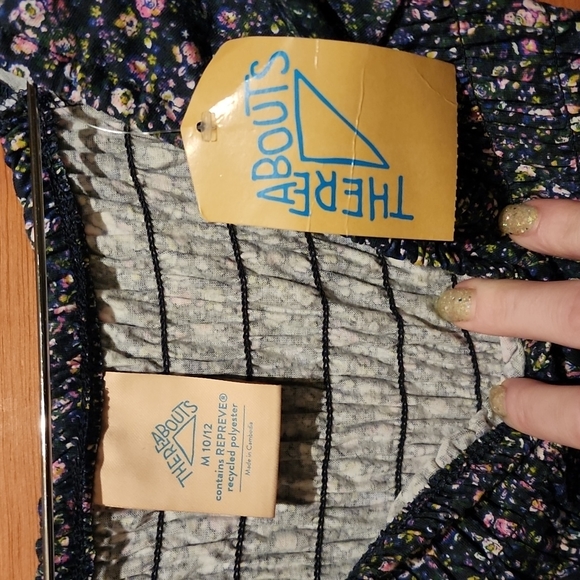 NWT thereabouts: SquareNeck ShortSleeve Blouse, Navy Floral, Big Girls M (10-12) - Picture 4 of 7